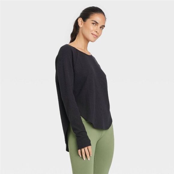 JoyLab Tops - JoyLab relaxed fit waffle long sleeve shirt with curved hem and thumb holes- Med